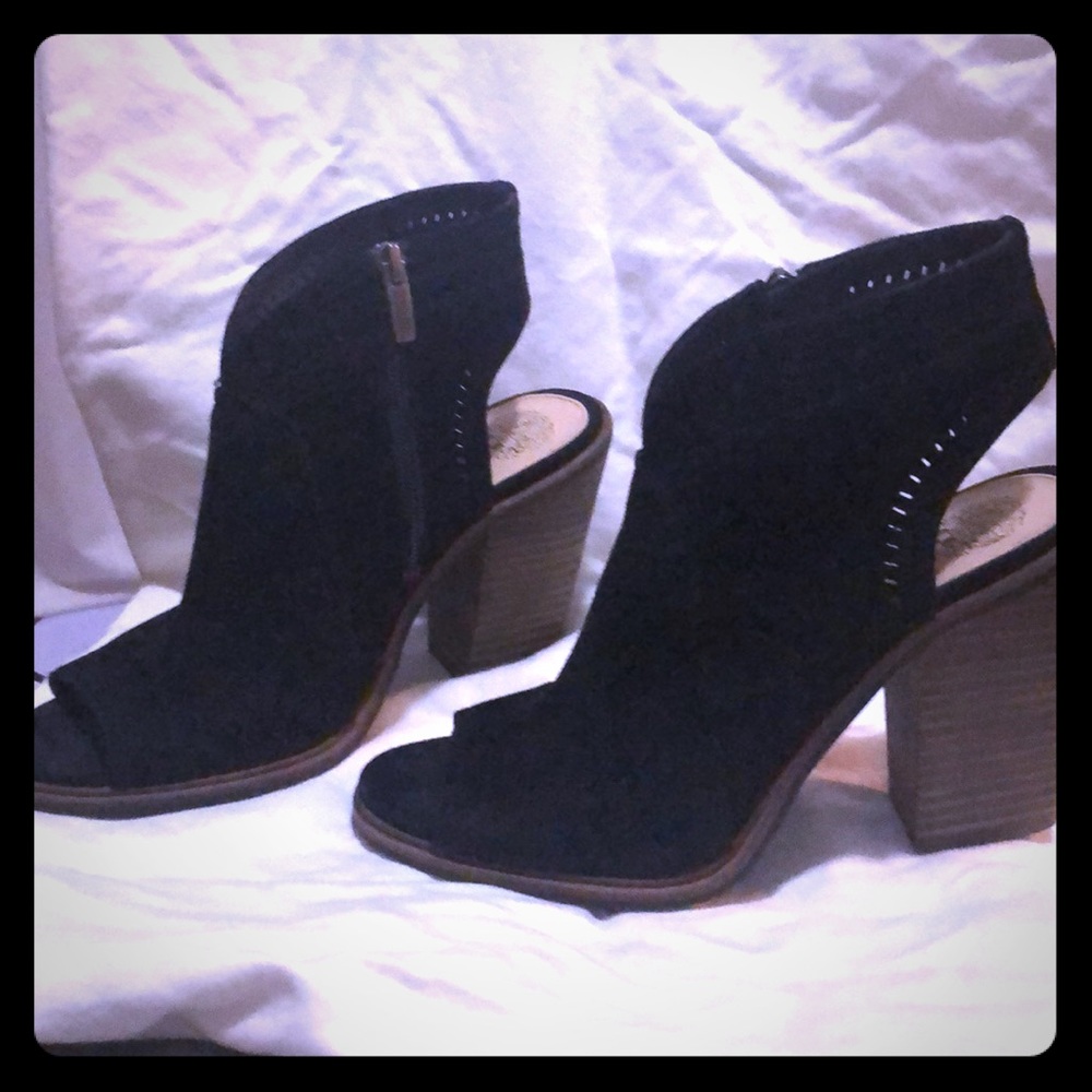 Vince Camuto open heel/toe booties black suede sz9